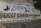 LAS PINTADAS DE LA CÁMPORA POR FICHA LIMPIA: "MILEI CAGÓN, NO A LA PROSCRIPCIÓN" 