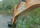 APA Y VIALIDAD PROVINCIAL EJECUTAN TAREAS DE SANEAMIENTO EN EL CANAL III DEL BAJO HONDO GRANDE