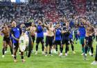 LA BOTELLA DE PICKFORD QUE SORPRENDIÓ A MESSI Y A TODO EL PLANTEL ARGENTINO TRAS EL TRIUNFO ANTE INGLATERRA