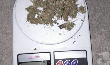 DETIENEN A UN JOVEN CON MARIHUANA Y A UN HOMBRE CON PEDIDO ACTIVO 