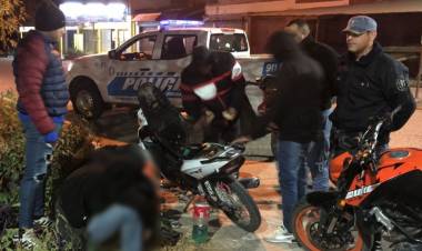 DOS JOVENES DEMORADOS CON UN ARMA DE FUEGO Y ESTUPEFACIENTE 