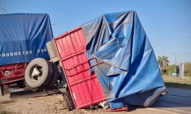 ROBO DE TRANSFORMADORES: DETUVIERON A UN CAMIÓN CARGADO CON CABLES Y MATERIALES DE LA RED ELÉCTRICA