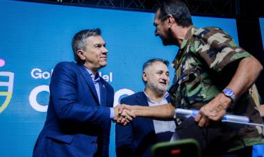 DÍA DE LA AFIRMACIÓN DE LOS DERECHOS ARGENTINOS SOBRE MALVINAS: EL GOBERNADOR FIRMÓ UN ACUERDO QUE BENEFICIA A SOLDADOS CONTINENTALES