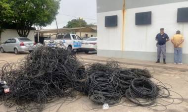 DESMANTELARON UN DEPÓSITO CLANDESTINO DE CABLES QUE HABRÍAN SIDO ROBADOS EN RESISTENCIA