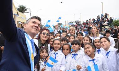 SANTA SYLVINA: ZDERO PRESIDIÓ EL ACTO CENTRAL POR EL DÍA DE LA BANDERA