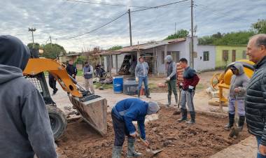VILLA ÁNGELA: INTERVENCIÓN MUNICIPAL EN LIMPIEZA, BARRIDO, RECOLECCIÓN DE RAMAS Y BACHEO