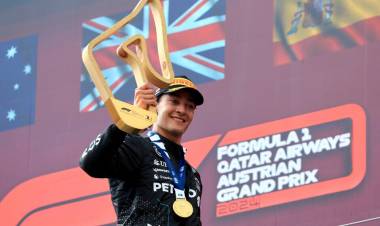 RUSSELL SACÓ PROVECHO DE UN CHOQUE ENTRE VERSTAPPEN Y NORRIS