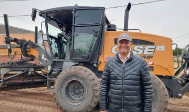 VILLA ÁNGELA: TRABAJOS DE PERFILADO Y PREPARACIÓN DE SUELO EN DISTINTOS PUNTOS DE LA CIUDAD