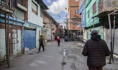 CUANDO EL DILEMA ES ENTRE MORIR DE HAMBRE O DE FRÍO