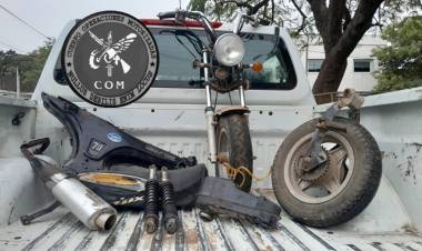 INTENTABA OCULTAR MOTOPARTES EN UNA CASA ABANDONADA Y FUE DETENIDO