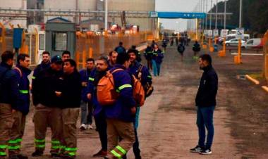 TRABAJADORES ACEITEROS INICIARON UN PARO POR TIEMPO INDETERMINADO