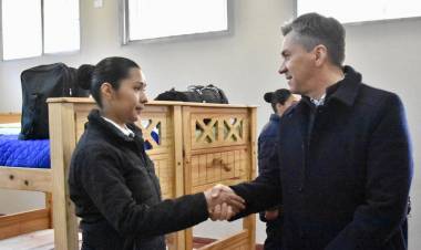 EL GOBERNADOR ZDERO DIO LA BIENVENIDA HOY A LOS 400 FUTUROS AGENTES QUE INICIAN SU FORMACIÓN EN LA ESCUELA DE POLICÍA