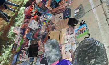 DETIENEN UNA CAMIONETA CON MERCADERIA SIN AVAL ADUANERO