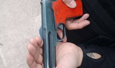 CIRCULABA CON UN ARMA DE FUEGO Y FUE DETENIDO
