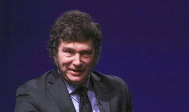 MILEI RECIBIÓ A UN VETERANO DE MALVINAS PARA RESTITUIRLE UNA MEDALLA QUE LE HABÍAN ROBADO