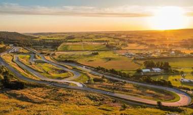 EL CIRCUITO QUE CREÓ FANGIO Y FUE ESCENARIO DE UNA TRÁGICA MUERTE ESTÁ LISTO PARA VOLVER AL CALENDARIO DEL TC