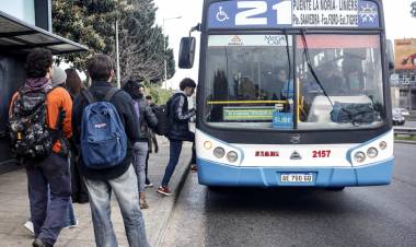 COLECTIVOS: EL GOBIERNO RETIRA LOS SUBSIDIOS Y SE DESENTIENDE DEL IMPACTO