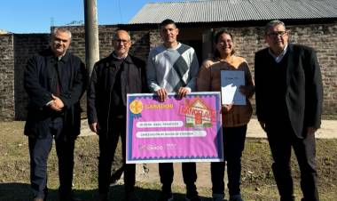 EL GOBIERNO PROVINCIAL ENTREGÓ EL PREMIO DE CONDONACIÓN DE DEUDA A ISAAC OLIVERA, DE FONTANA