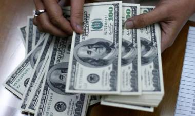 EL DÓLAR BLUE PERFORÓ EL PISO DE LOS $1.300 Y SE SIGUEN DESINFLANDO LOS FINANCIEROS