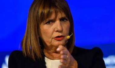 PESE A LAS IMÁGENES, PATRICIA BULLRICH NEGÓ QUE LA POLICÍA HAYA ROCIADO CON GAS PIMIENTA A LA NIÑA DE 10 AÑOS