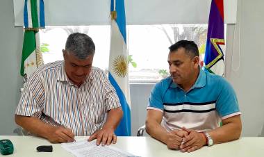 EL INSTITUTO DEL DEPORTE CHAQUEÑO FIRMÓ CONVENIO CON EL MUNICIPIO DE LA ISLA DEL CERRITO