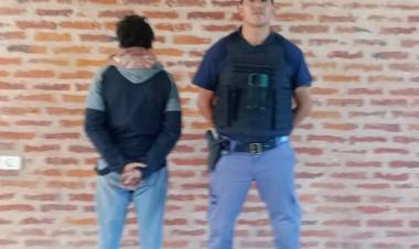 TENÍA DOS PEDIDOS DE CAPTURA Y LO DETUVIERON EN UN CONTROL