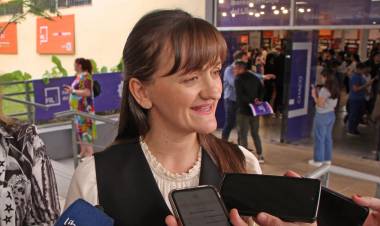 FERIA DEL LIBRO: LA VICEGOBERNADORA ENCABEZÓ EL CONVERSATORIO DEL PROGRAMA FORTALEZA EN ABORDAJE PARA CONSUMOS PROBLEMÁTICOS