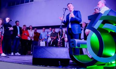 EL GOBERNADOR ZDERO ACOMPAÑÓ LA FERIA INTERNACIONAL DE ARTE A362