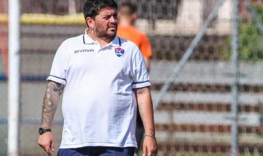 EL HIJO DE MARADONA ENTRENARÁ AL IBARRA DE LA TERCERA DIVISIÓN