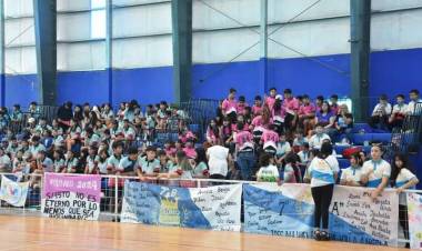 ESTUDIANTINA 2024: LA MUNICIPALIDAD DE VILLA ÁNGELA CELEBRA LA JORNADA DE FESTEJO PARA LOS SÉPTIMOS GRADOS