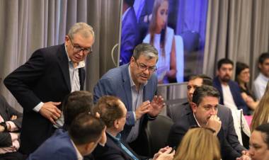 LOS GOBERNADORES PIDEN SU MIGAJA DEL PRESUPUESTO