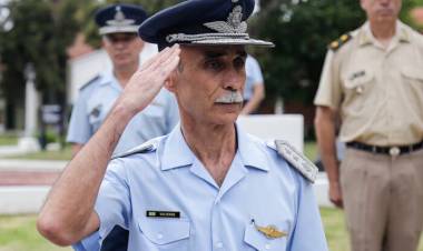 EL GOBIERNO DESIGNA A JAVIER VALVERDE AL FRENTE DE LA FUERZA AÉREA