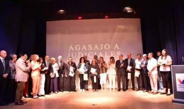 VILLA ÁNGELA HOMENAJEÓ A LOS EMPLEADOS DEL PODER JUDICIAL POR SU DEDICACIÓN Y TRAYECTORIA