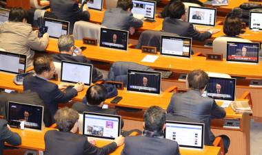 COREA DEL SUR: EL PRESIDENTE DIO MARCHA ATRÁS CON LA IMPOSICIÓN DE UNA LEY MARCIAL