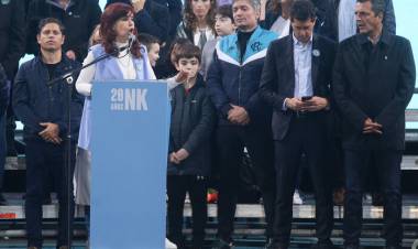 CÓNCLAVE PERONISTA EN BÚSQUEDA DE UNA FOTO DE UNIDAD