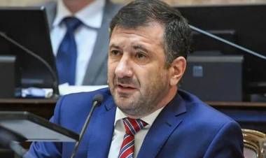 EL GOBIERNO BUSCA UNA SALIDA ELEGANTE PARA EDGARDO KUEIDER: APUESTA POR LA SUSPENSIÓN POR DOS MESES