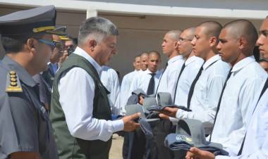 EL GOBIERNO PROVINCIAL ENTREGÓ INDUMENTARIA A ALUMNOS DEL CURSO DE FORMACIÓN PARA AGENTES PENITENCIARIOS