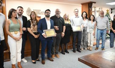 EL PODER LEGISLATIVO ENTREGÓ EL PREMIO AMANDA MAYOR DE PIĖROLA Y CONMEMORÓ 40° ANIVERSARIO DE LA COMISIÓN DE DD.HH