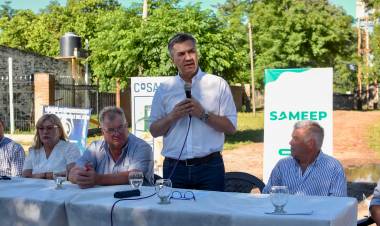 REPARACIÓN HISTÓRICA: EL GOBERNADOR ZDERO ENCABEZÓ LA FIRMA DEL CONVENIO PARA EL INICIO DE LA OBRA DEL ACUEDUCTO ZAPARINQUI- CASTELLI