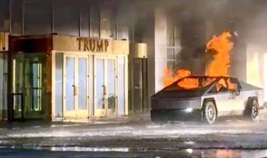 EXPLOTÓ UNA CAMIONETA DE TESLA FRENTE AL HOTEL DE TRUMP EN LAS VEGAS