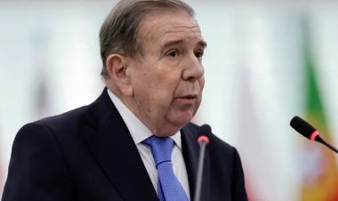 MILEI RECIBE A GONZÁLEZ URRUTIA, UN PRESIDENTE QUE NO ES