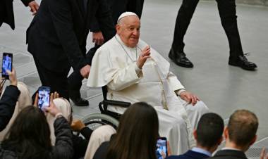 EL PAPA FRANCISCO SALUDÓ A DONALD TRUMP Y TAMBIÉN LE ADVIRTIÓ QUE NO HAYA "ODIO O DISCRIMINACIÓN" EN SU MANDATO