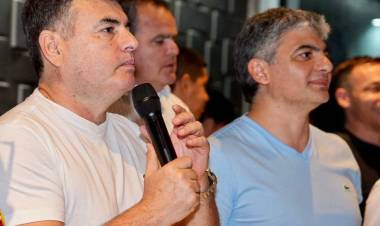 ARADAS Y DUMRAUF CRUZARON A AGUSTÍN: "VOTÓ EL IMPUESTAZO DE GUSTAVO MARTINEZ Y AHORA QUIERE DAR CÁTEDRA DE LOS QUE NECESITA RESISTENCIA"