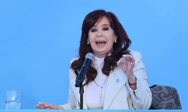 CRISTINA KIRCHNER ACUSÓ A JAVIER MILEI DE PERSEGUIRLA JUDICIALMENTE