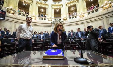 STEFANÍA CORA JURÓ COMO SENADORA EN REEMPLAZO DE EDGARDO KUEIDER