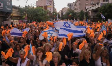 UNA MULTITUD QUE GRITÓ "DEVUÉLVANLOS YA"