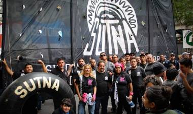 PARO Y MARCHA DEL GREMIO DE LOS TRABAJADORES DEL NEUMÁTICO