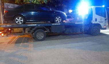 RECUPERAN DOS AUTOS BUSCADOS POR LA JUSTICIA