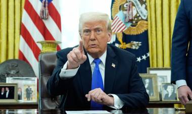 TRUMP AMENAZA A PUTIN CON ARANCELES AL PETRÓLEO SI NO AVANZA CON EL FIN DE LA GUERRA