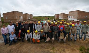 EN LA LEONESA Y EN LAS PALMAS: RESICO Y EL CANDIDATO A DIPUTADO PROVINCIAL JORGE GÓMEZ REFUERZAN EL TRABAJO DE ORDEN Y CRECIMIENTO